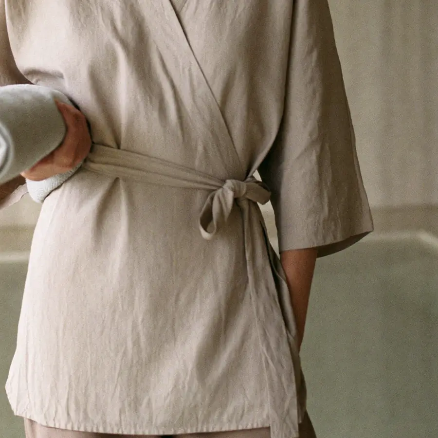 Fabric tie of a linen-look wrap tunic